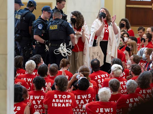 Manifestantes protestan masivamente contra visita de Netanyahu y ayuda militar de EEUU a Israel