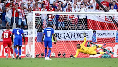 ¿Cuántos penaltis ha parado Mike Maignan? El porcentaje de acierto del portero de Francia