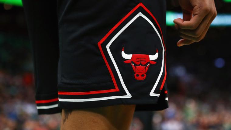 Bulls All-Star center ends stint in Chicago, surprisingly signs with 76ers | Sporting News