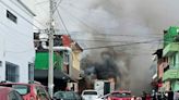 Sujetos armados incendian tiendas y vehículos en distintos puntos de Uruapan, Michoacán