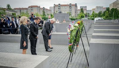 Macron legt Kranz am Holocaust-Denkmal nieder