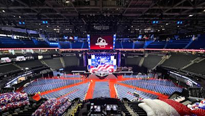 Which Indiana politicians are attending the Republican convention, and which aren't