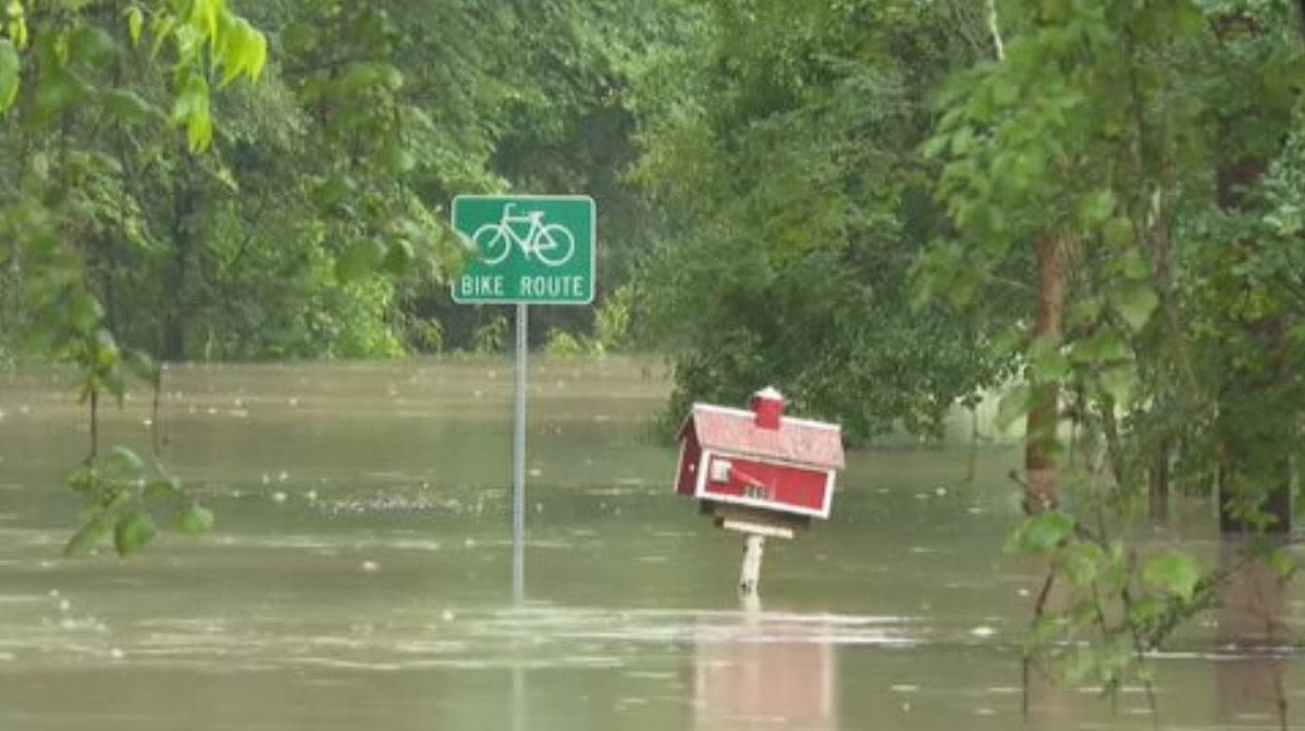 Hundreds rescued from flooding in Texas as waters continue rising in Houston - WSVN 7News | Miami News, Weather, Sports | Fort Lauderdale