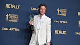 El momento más agridulce para Jeremy Allen White al recoger su premio en los SAG Awards