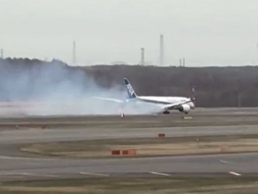 又係波音｜全日空載200人客機漏油「冒白煙」 北海道機場緊急關閉跑道