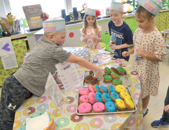 McKinley first graders host families at donut shops