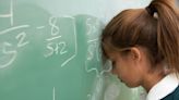 El terror por las matemáticas: La brecha de género que comienza en la escuela y corta las alas laborales de las mujeres