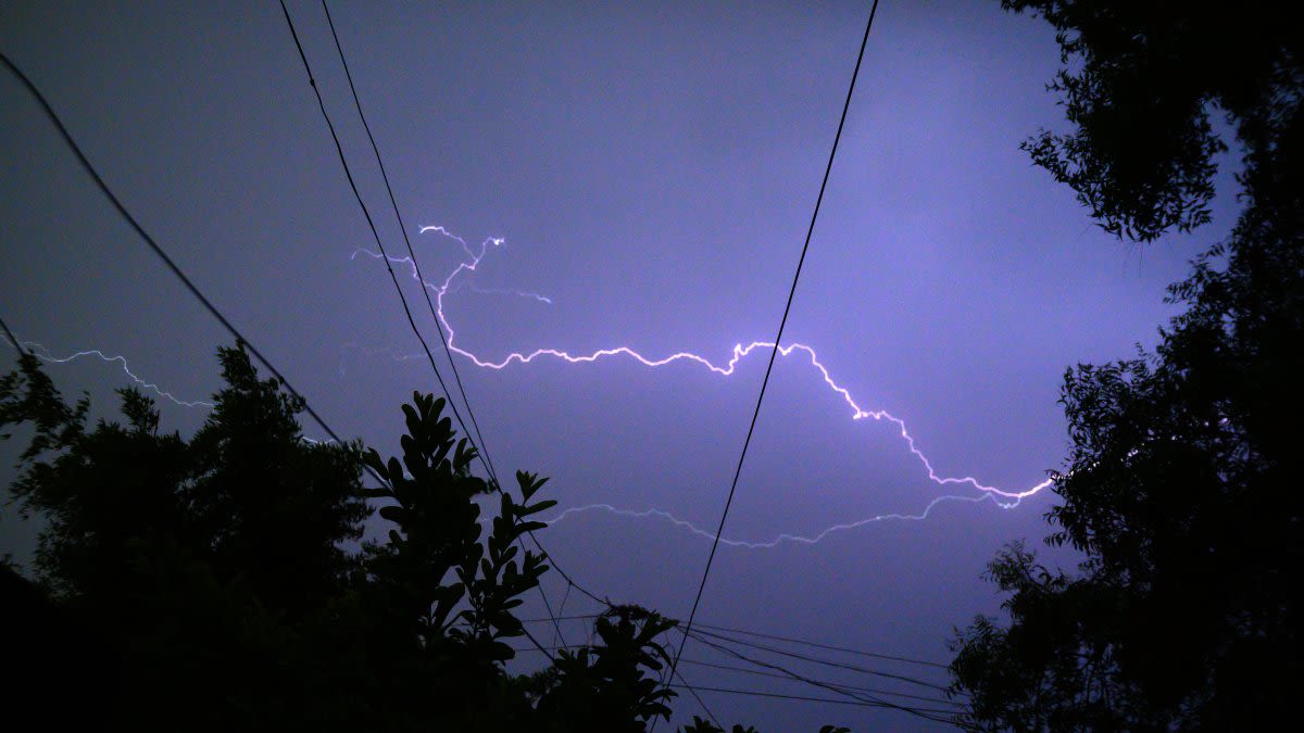 Severe weather looms over Chicago forecast with risk of heavy downpours, hail, isolated tornadoes