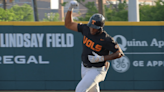 Moore’s two homers lead Vols past South Carolina