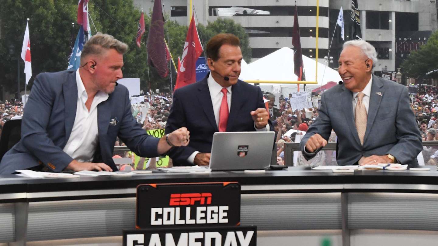 Even Nick Saban Sang During Darius Rucker's College GameDay 'Wagon Wheel' Performance