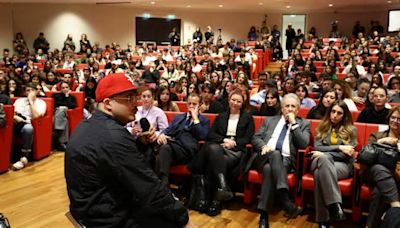 Geolier all'Università Federico II di Napoli: «La periferia è un vantaggio»