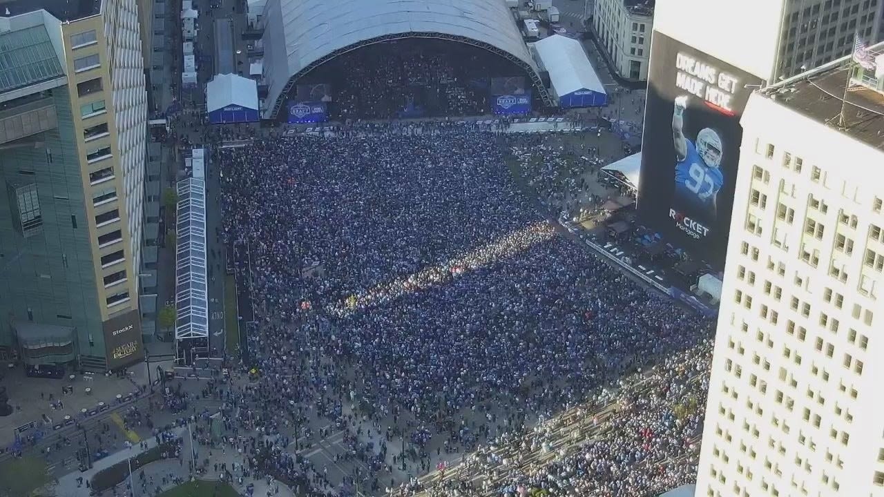 Detroit's 1st round draft pick elicits roar from massive crowd