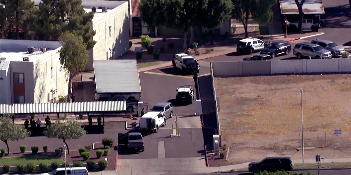 Tempe officers shoot armed suspect to death near Arizona Mills Mall