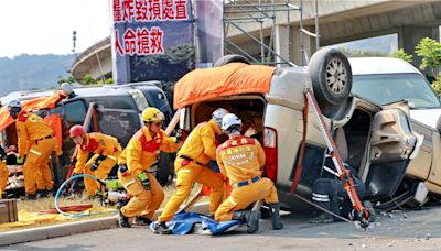 南投民安10號演習 因戰爭鳥嘴潭遭轟炸展開搶救