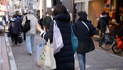 Japan Merchants’ Mood Hits Lowest in 20 Months on Weak Yen