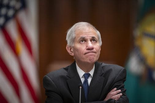 FDIC Chair Martin Gruenberg says he will resign after hostile workplace claims - The Boston Globe