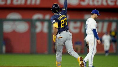 Willy Adames delivers 9th-inning heroics for Brewers