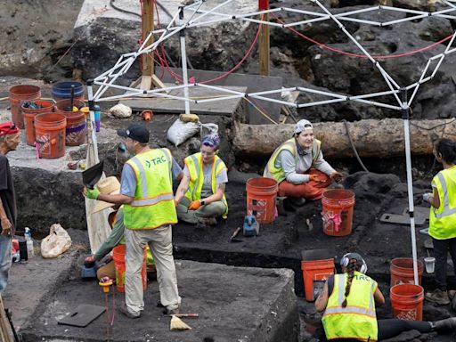 A major archaeological discovery was made on the Miami River. Was it kept ‘under wraps’?