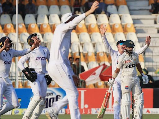 Pakistan cricket team, Multan pitch slammed by former cricketers as England march towards victory