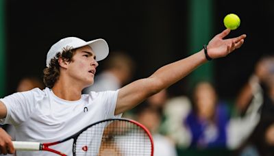 Fonseca leva virada e cai na estreia do quali de Wimbledon - TenisBrasil