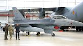 La Nación / Zelenski firma acuerdo con Bélgica para recibir 30 aviones caza F-16