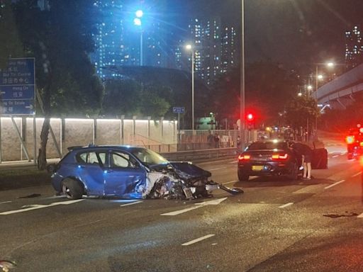 馬鞍山兩私家車相撞1司機傷 女途人遭碎片擊中俱送院