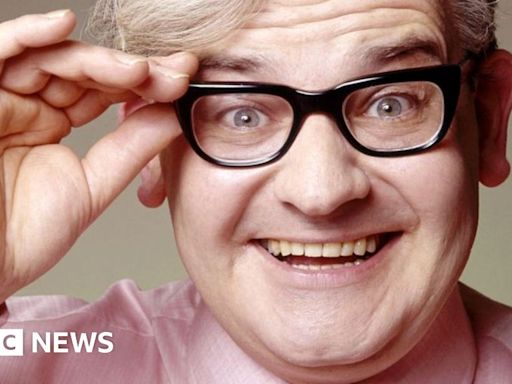 Ronnie Barker's Chipping Norton antique shop sign goes to auction