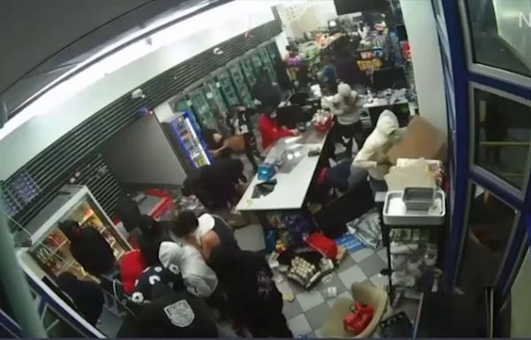 Oakland gas station falls victim to flash mob robbery