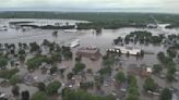 Inundaciones obligan a habitantes a dejar sus casas en partes de Iowa; ola de calor sigue en EEUU