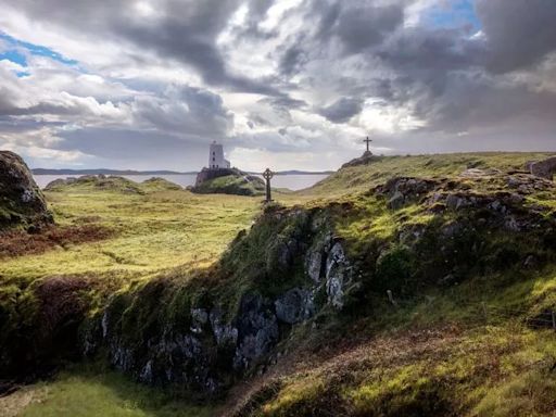 Welsh beach which wowed Netflix viewers is so picturesque people can't actually believe it's in the UK