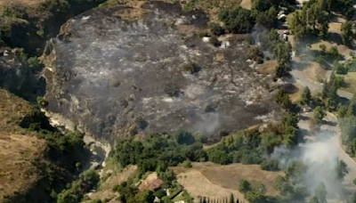 Brush fire prompts evacuation warning in Newbury Park