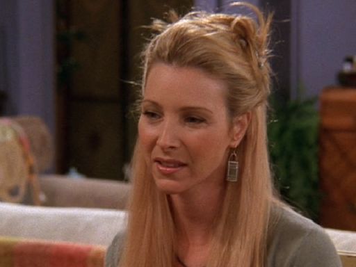 Lisa Kudrow Said Fans Still Call Her Phoebe From Friends, Then Told A Great Story About Sandra Bullock