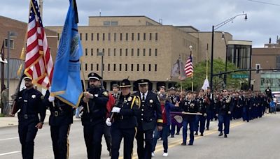 Waukegan marks Memorial Day with parade, ceremony; ‘Freedom is not free’