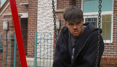 Coronation Street's Mason Radcliffe attacked in return story