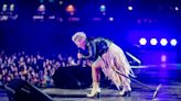 Pink frenó un show para dedicarle unas palabras a una fan que entró en trabajo de parto: “Lo vas a hacer genial”