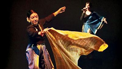 Watch Mallika Sarabhai showcase a unique Bharatanatyam performance in Mumbai