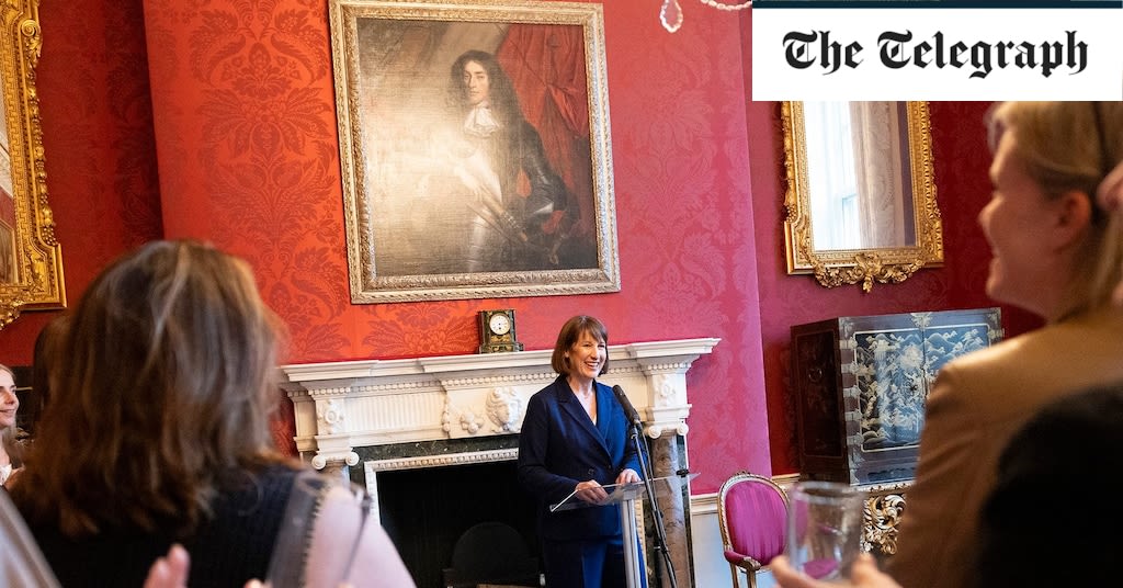 Rachel Reeves ‘demands’ pictures of men removed from Downing Street state room