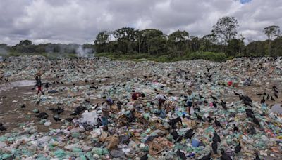 Lixões na amazônia contaminam água e recebem entulho e sofá velho mesmo após fechamento