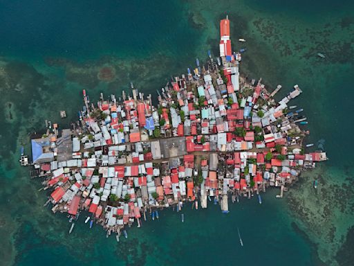 Familias indígenas se mudan de isla en el Caribe panameño a tierra firme por crisis climática