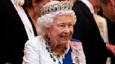 Queen Elizabeth’s Net Worth Reveals Who Will Inherit Her Estate After Her Death & How Much They’ll Get