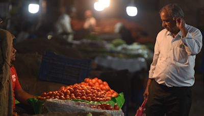 Tomatoes at subsidized price in Delhi from today: Where can you buy?