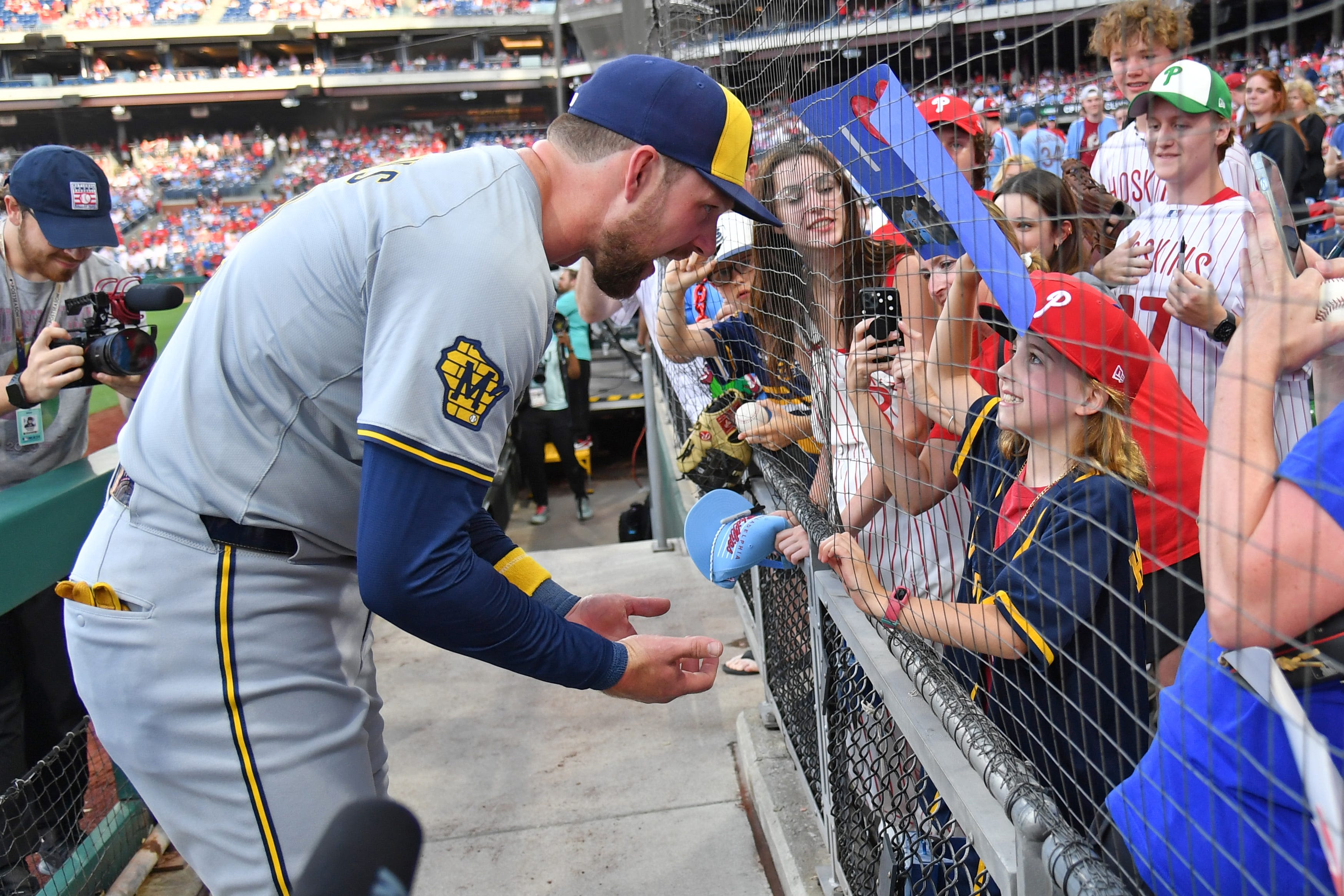 On emotional night, Brewers' Rhys Hoskins brings young Phillies fan to tears of joy