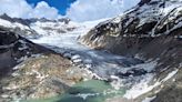 "Me hizo llorar": Las fotos de un glaciar suizo tomadas con 15 años de diferencia que revelan una pérdida asombrosa