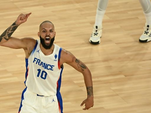 Basket: les Bleus sortent un exploit et le Canada en quarts