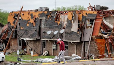 Tornadoes in Iowa, Oklahoma and Nebraska kill at least 4 and injure 100 or more