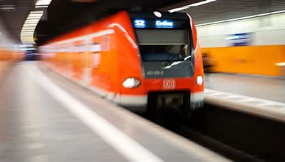 München: Betrunkener fährt auf S-Bahn-Kupplung mit