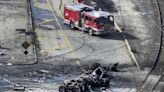 影/美卡車燃料罐突起火爆炸「巨大火球竄向天際」 9名消防員輕重傷送醫搶救
