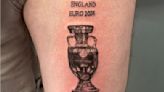 "Angleterre, vainqueur de l'Euro 2024", la réaction géniale d’un fan anglais qui s’est fait tatouer le trophée avant la finale