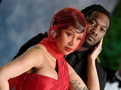 Cardi B se divorcia de Offset y horas después desvela que está embarazada de su tercer hijo