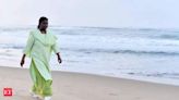 President Droupadi Murmu takes stroll on Puri beach, stresses need to protect, conserve environment - The Economic Times